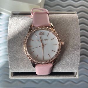 Beautiful watch for women or girl. new rose pink !